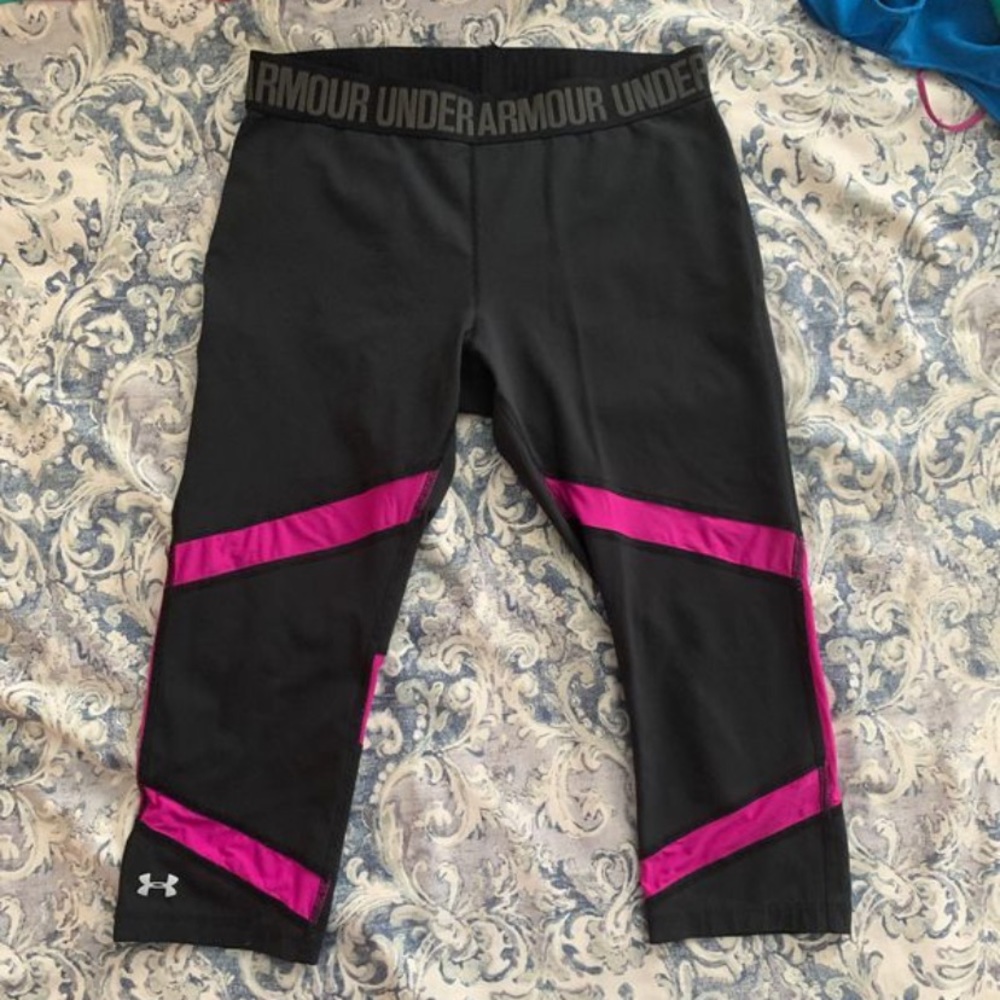 Black & Magenta Under Armour UA Crop Leggings